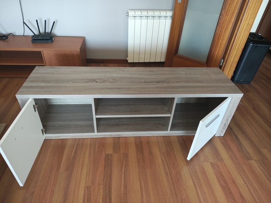 Móvel para TV com 170cm e 2 portas