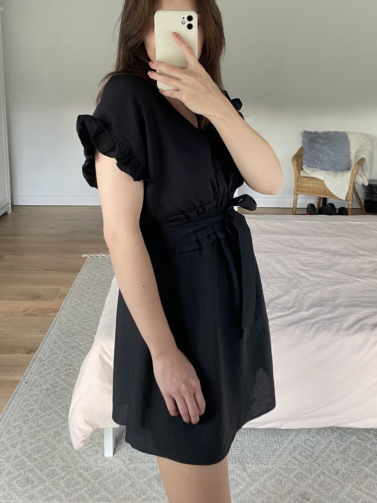Czarna mini sukienka z głębokim dekoltem na plecach ZARA