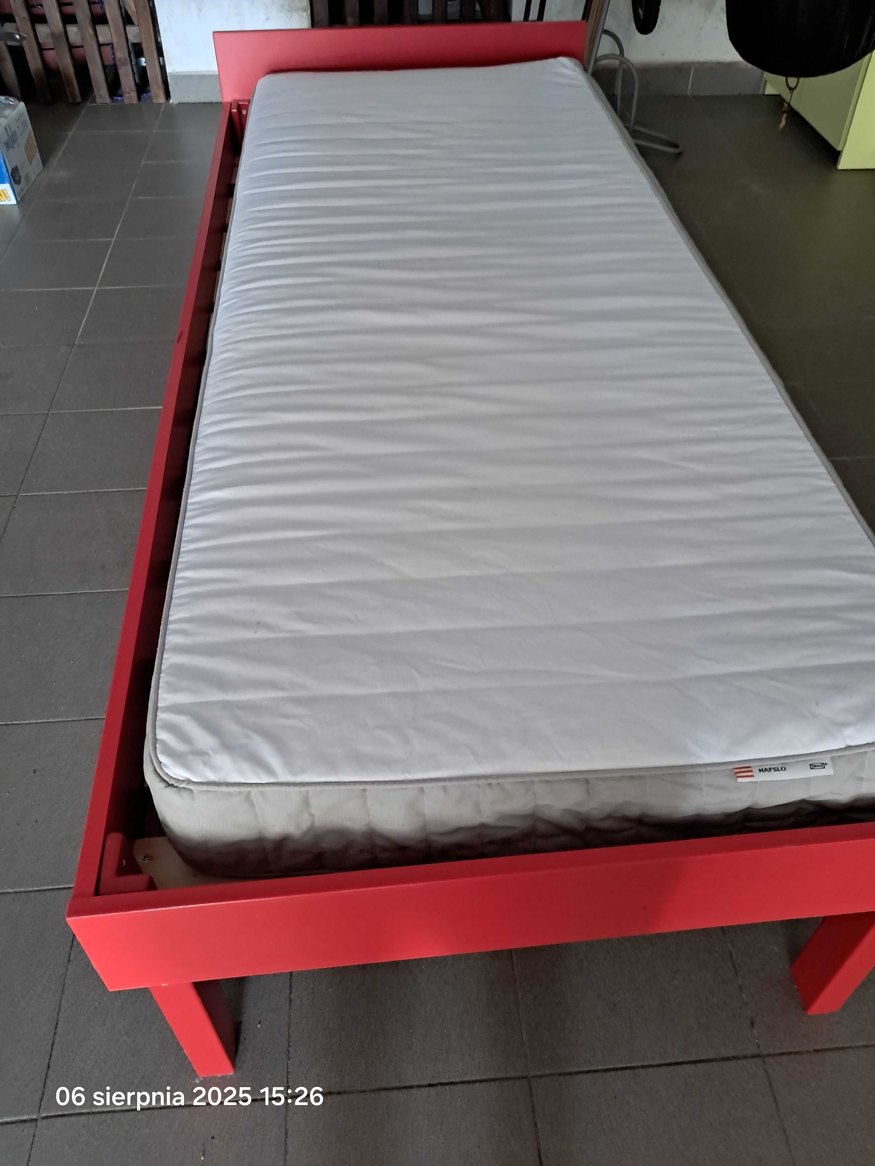 Łóżko młodzieżowe robione na wymiar w dobrym stanie + materac