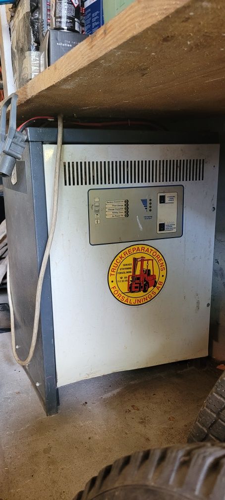 Wòzek widłowy elektryczny Emil