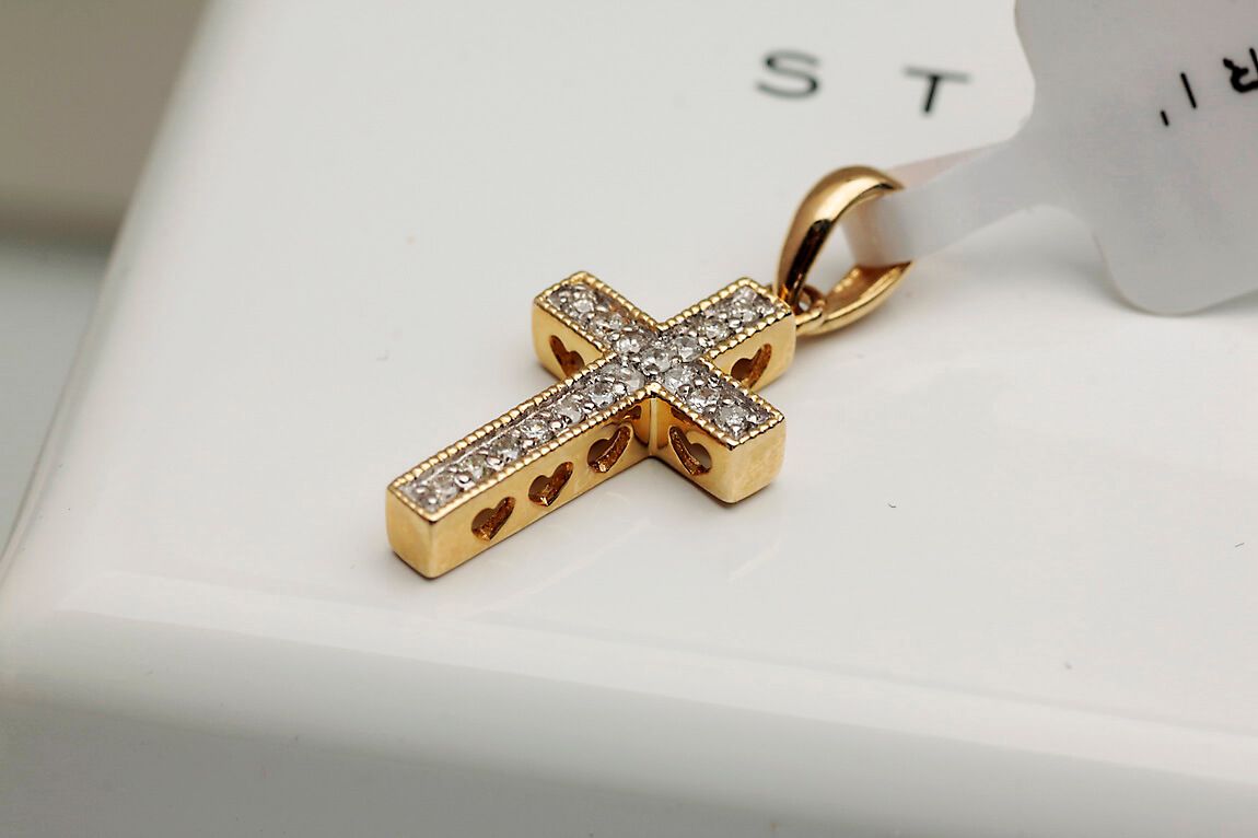 Złoty wisiorek Staviori z diamentem