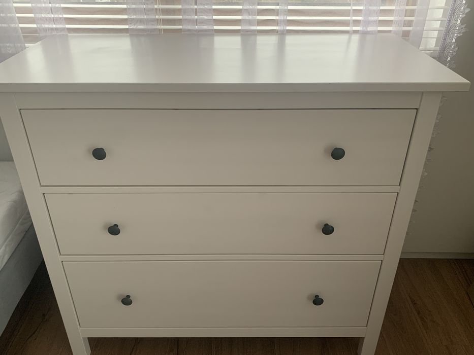 Biała komoda hemnes