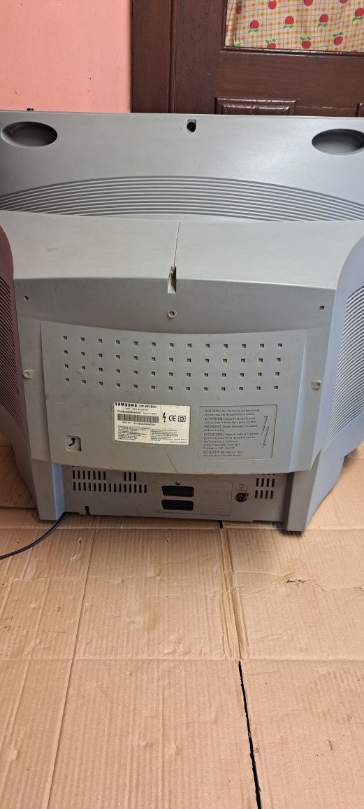 Tv a cor antiga marca Samsung CW-28V53N