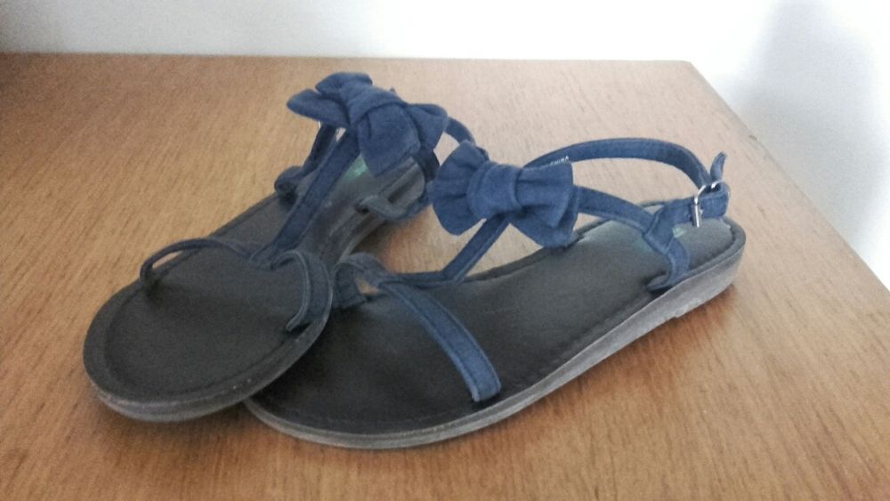 Sandálias Benetton 34
