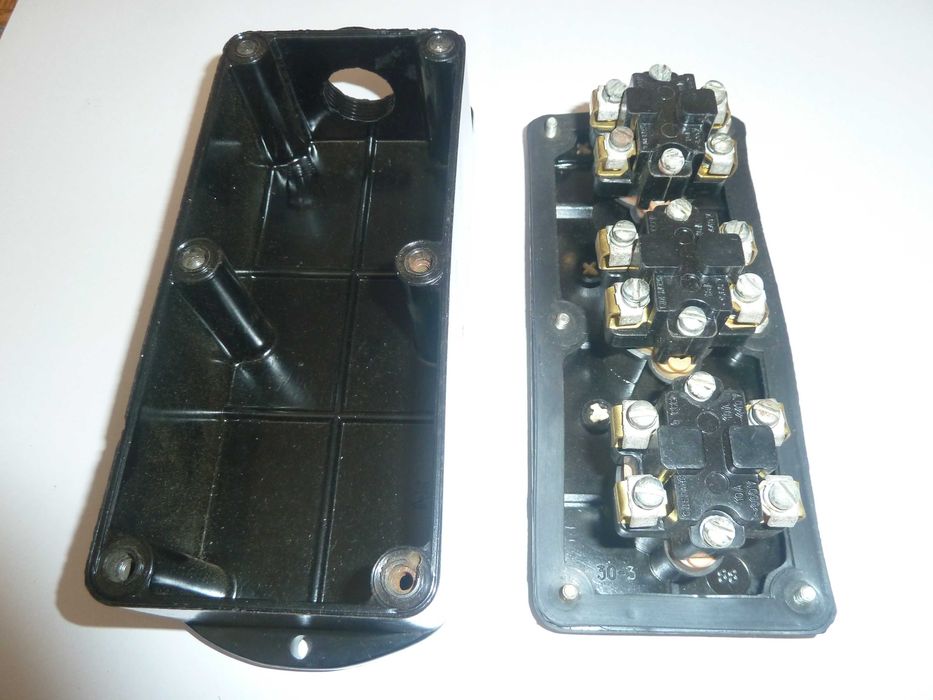 Кнопочный пост ПКЕ 222-3У2