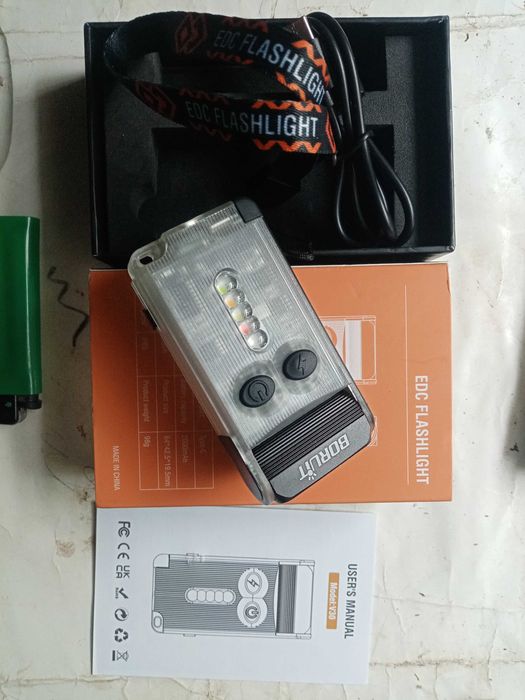 Boruit  V30 фонарь EDC
