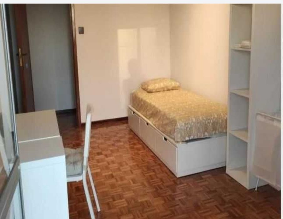 Quarto individual em Oeiras perto da biblioteca