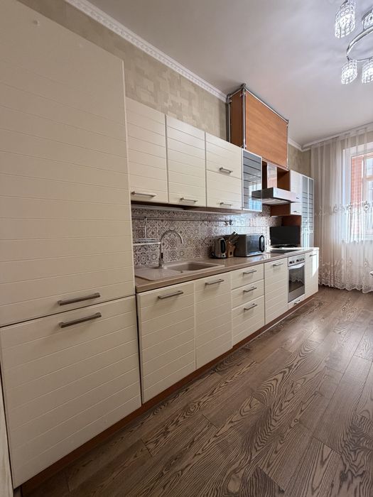 Без% вул. Предславинська 31/11, Палац України, центр Печерський район