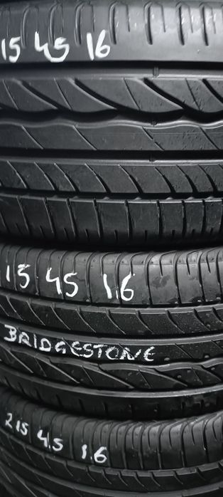 Pneus  215/45/16