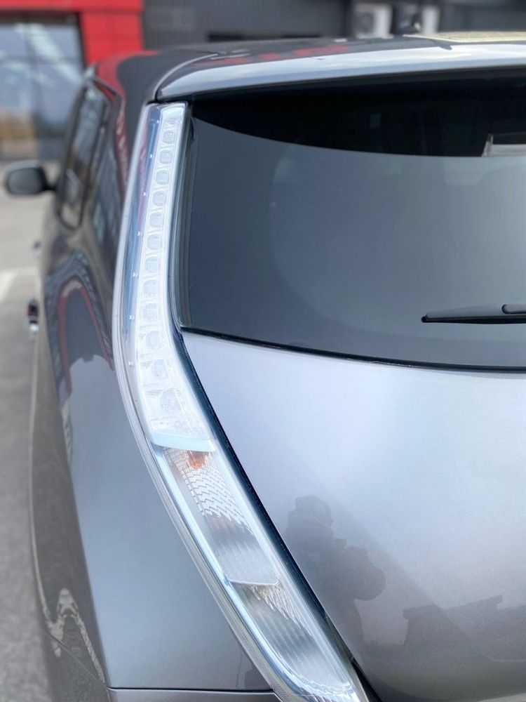 Продам Nissan Leaf.
