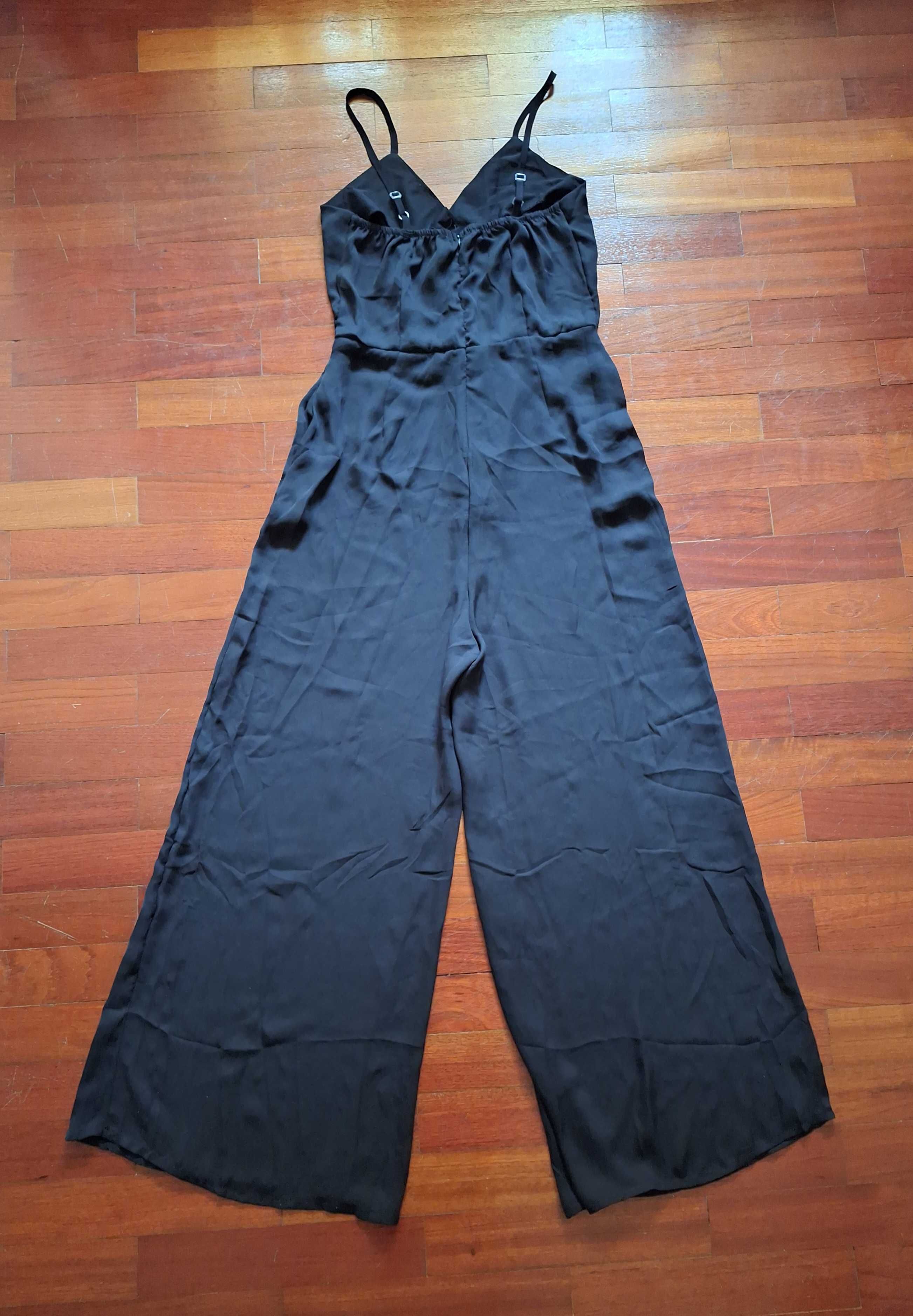 Macacão preto. M