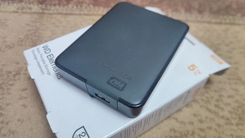 Жорсткий диск WD Elements Portable 5 TB (WDBU6Y0050BBK)