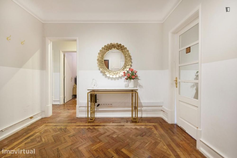 Quarto - localizado em Alameda Lisbon