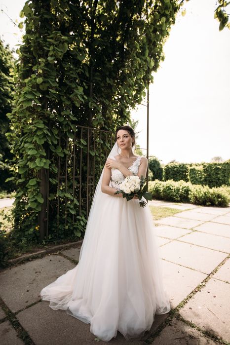 Весільна сукня зі шлейфом