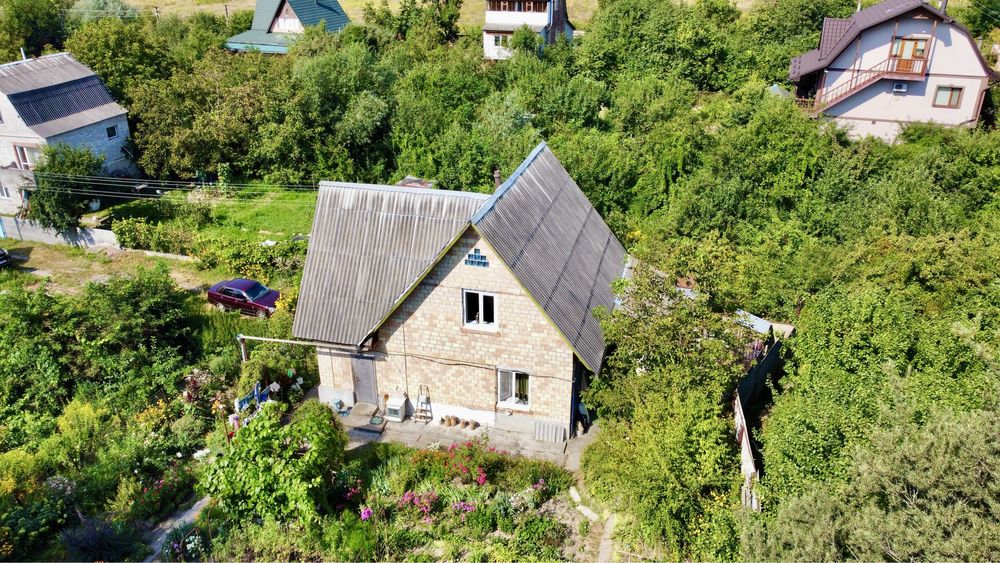 Продаж будинку біля озера . На великій ділянці. Горбовичі