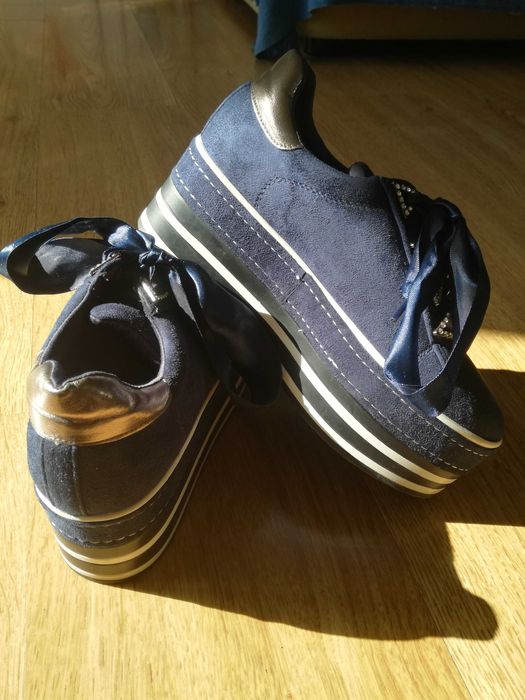 Sapatos  botas e outros