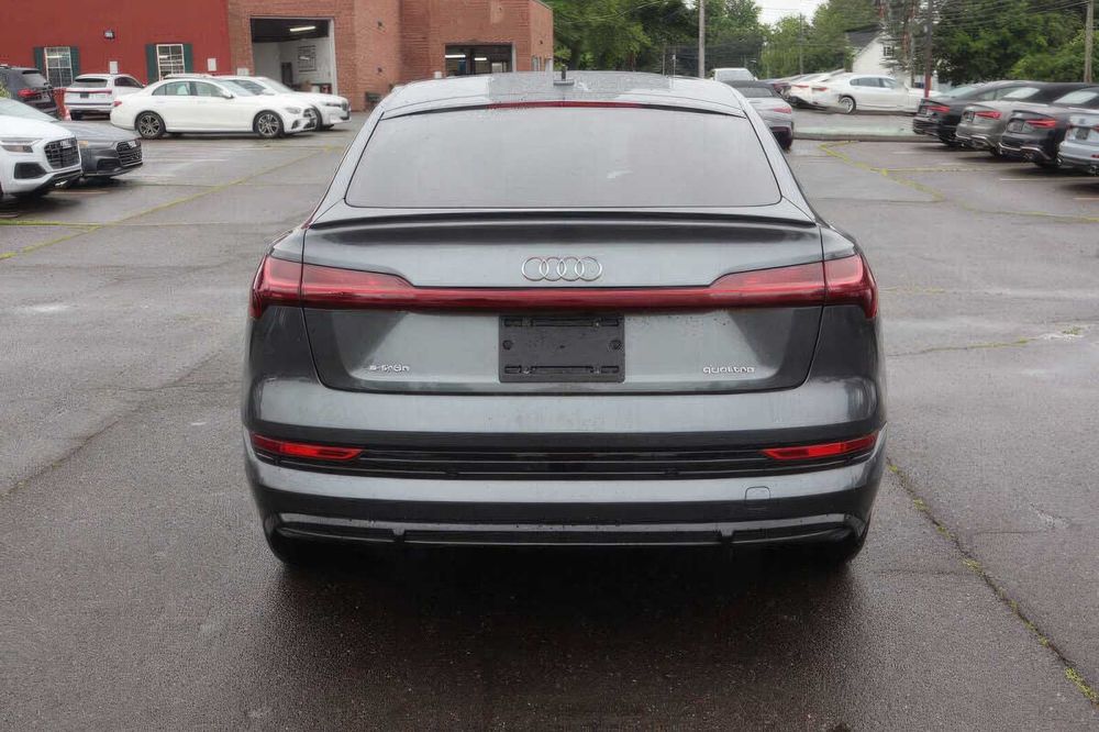 Audi e-tron Sportback quattro Premium Plus      2021