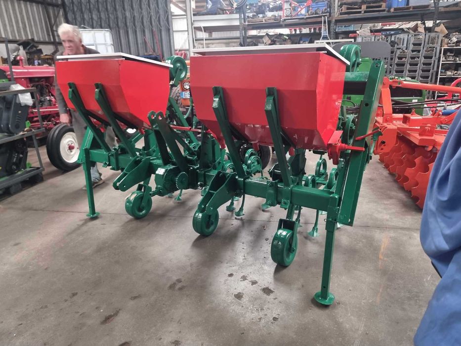 Sachador com adubador de milho / outras culturas - Usado