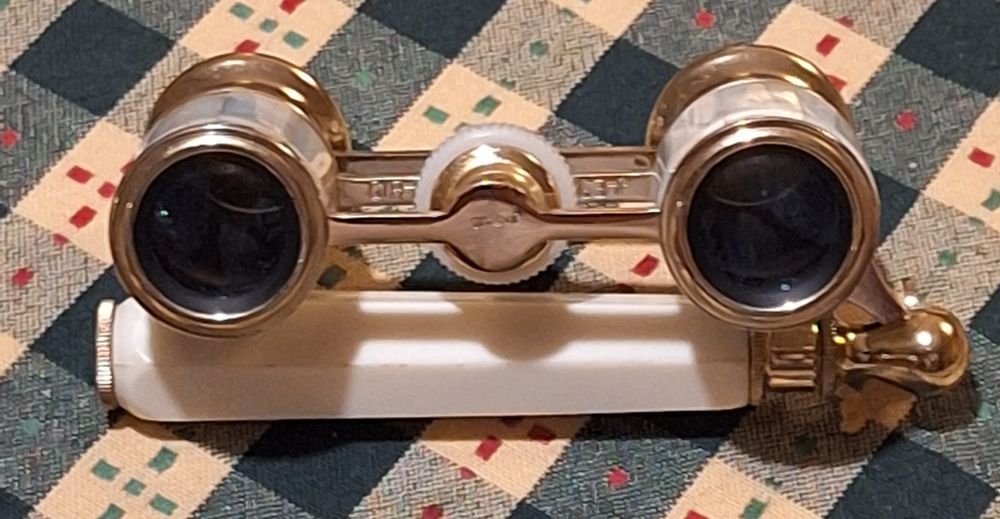 Binóculos antigos de teatro/opera