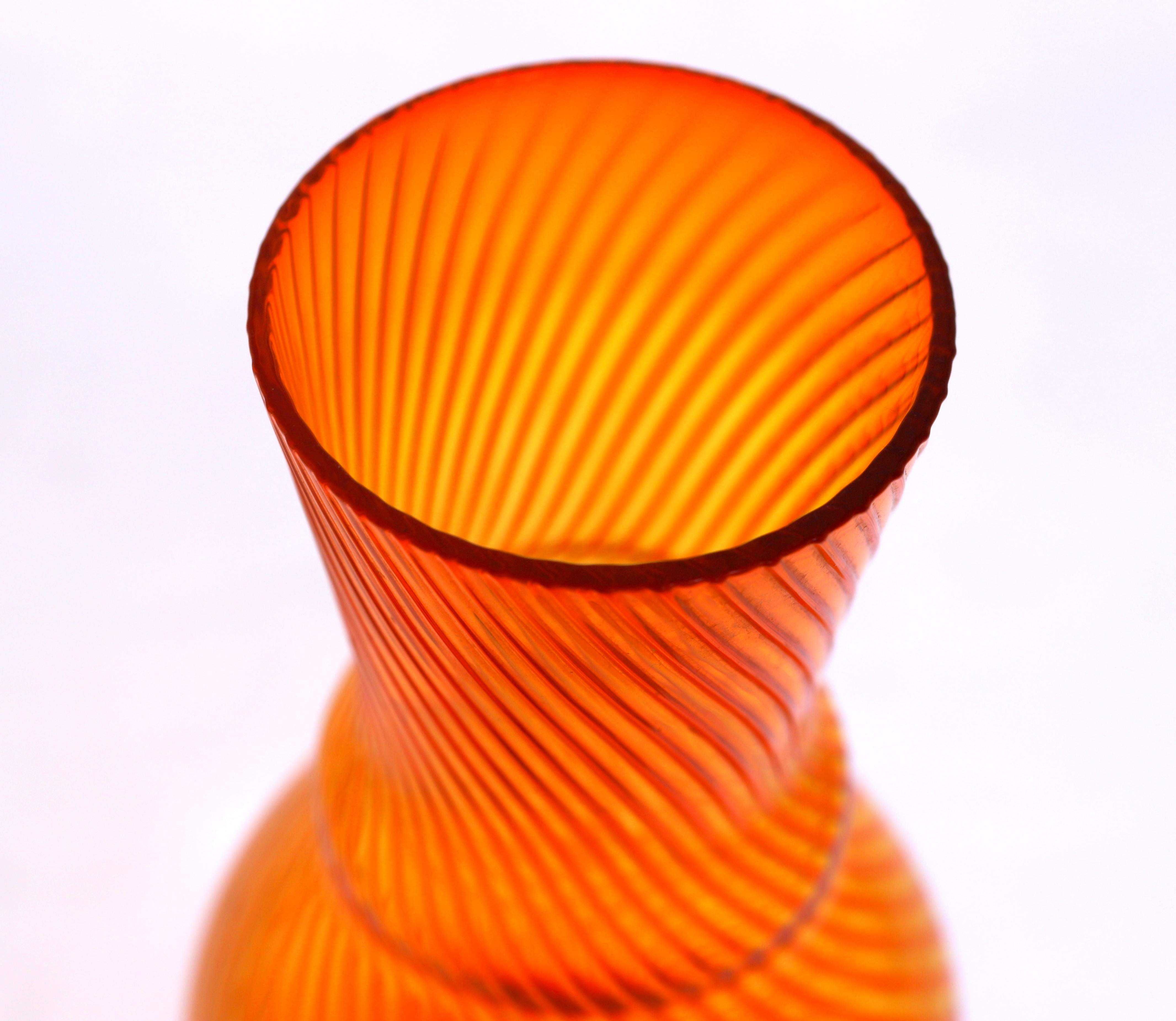 Wazon butelka karafka szklana czerwono pomarańczowa wys 21cm