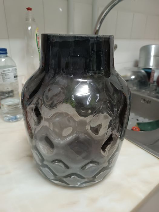 Vendo estátua e jarra