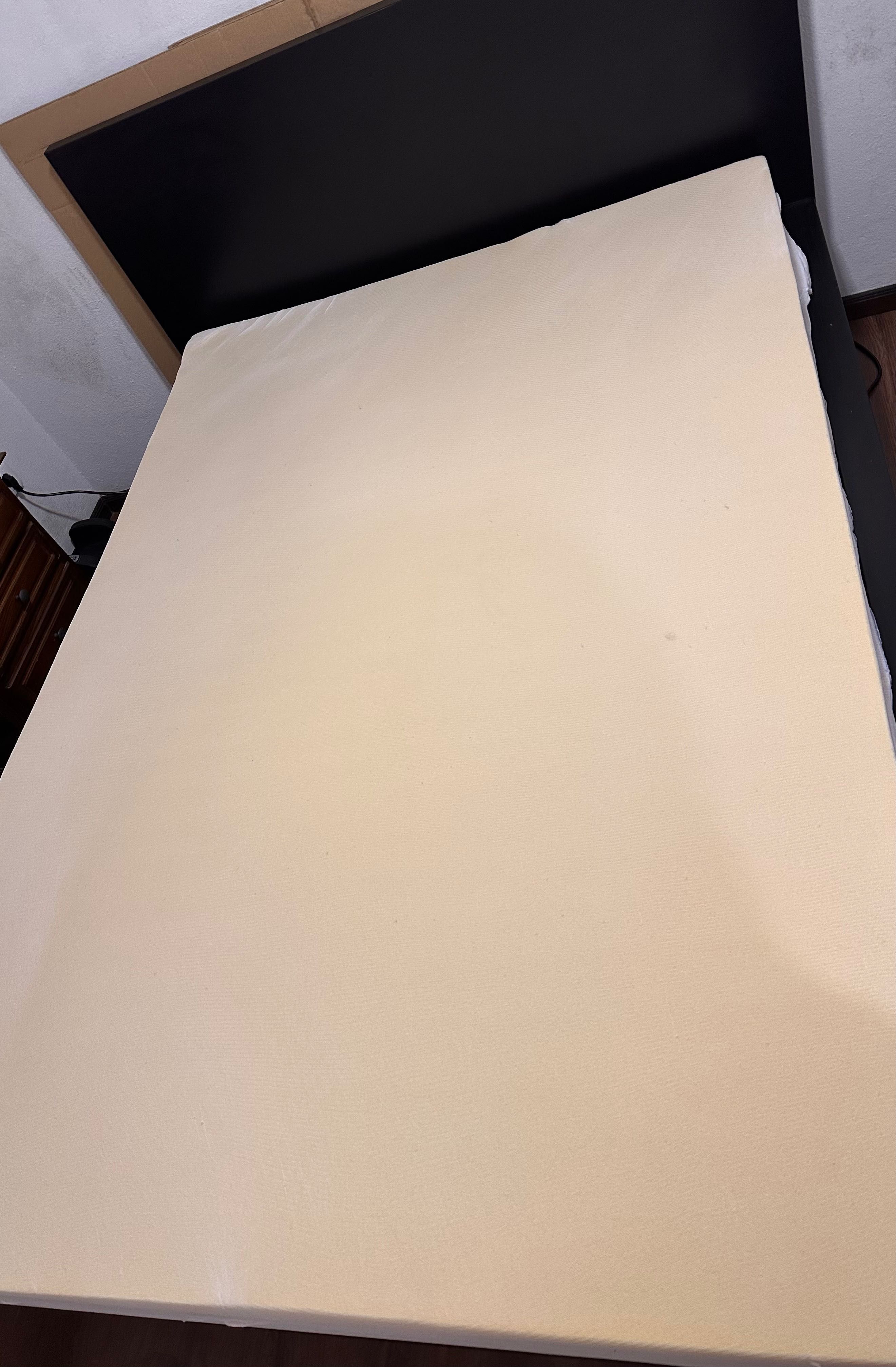 Cama de casal + colchão com capa protetora!! Preço Especial