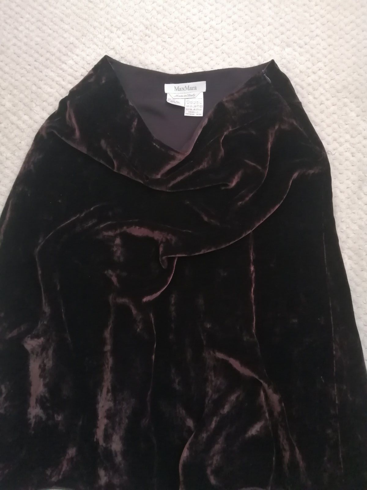 Оксамитова спідниця Max Mara розмір 40 у складі шовк
