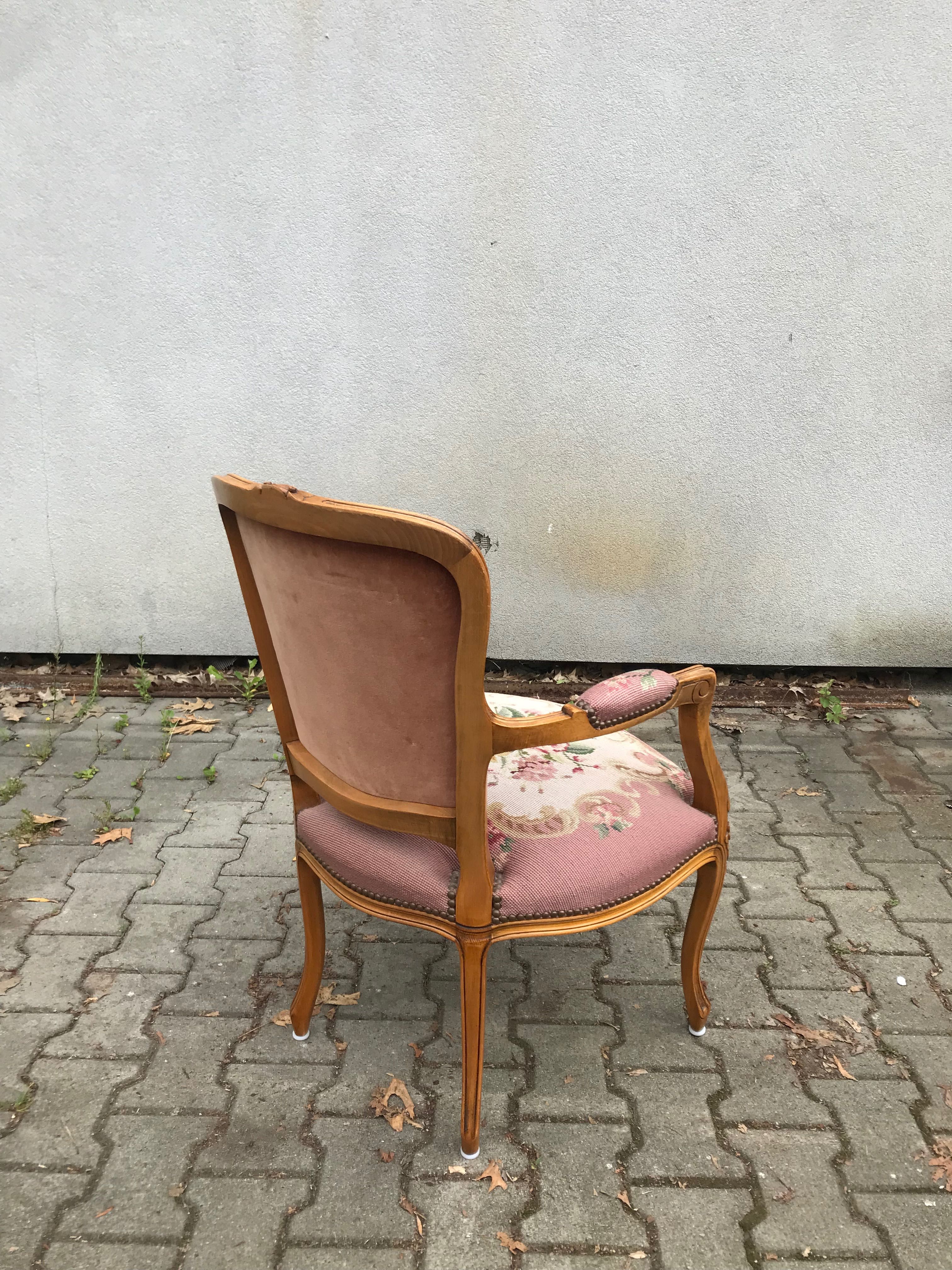 Stylowe krzesło w stylu ludwika