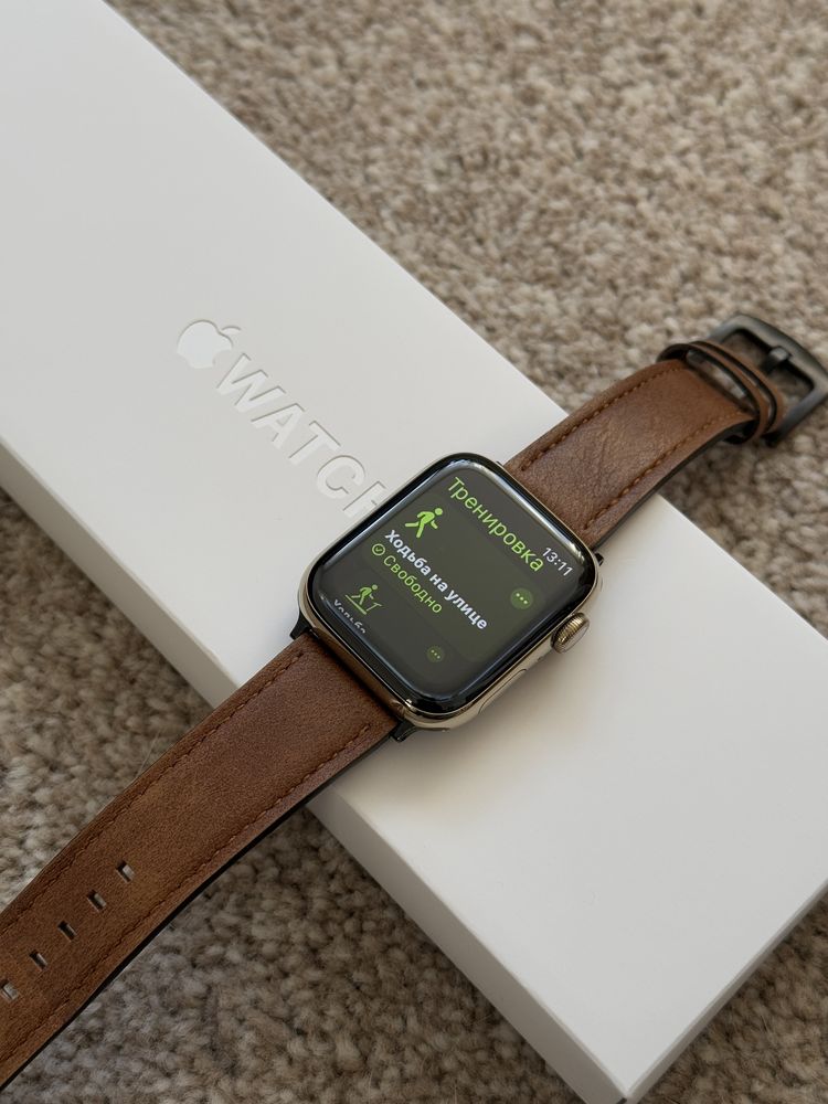 Apple Watch Series 6 44mm Stainless Steel Gold.