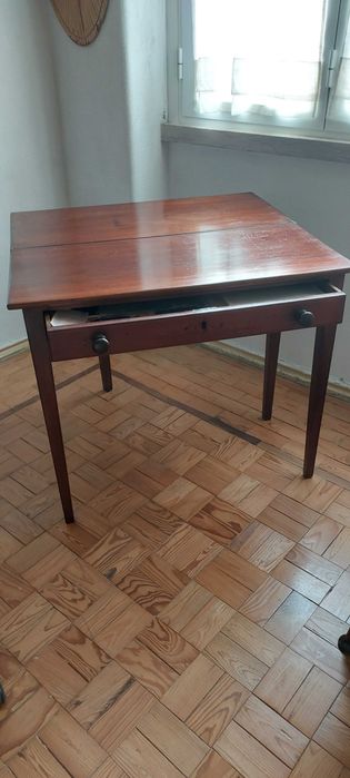 Mesa de Jogo antiga, dobrável e com gaveta