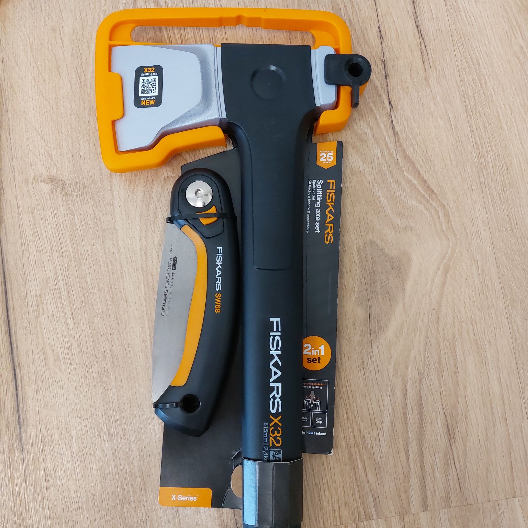 Сокира Fiskars X