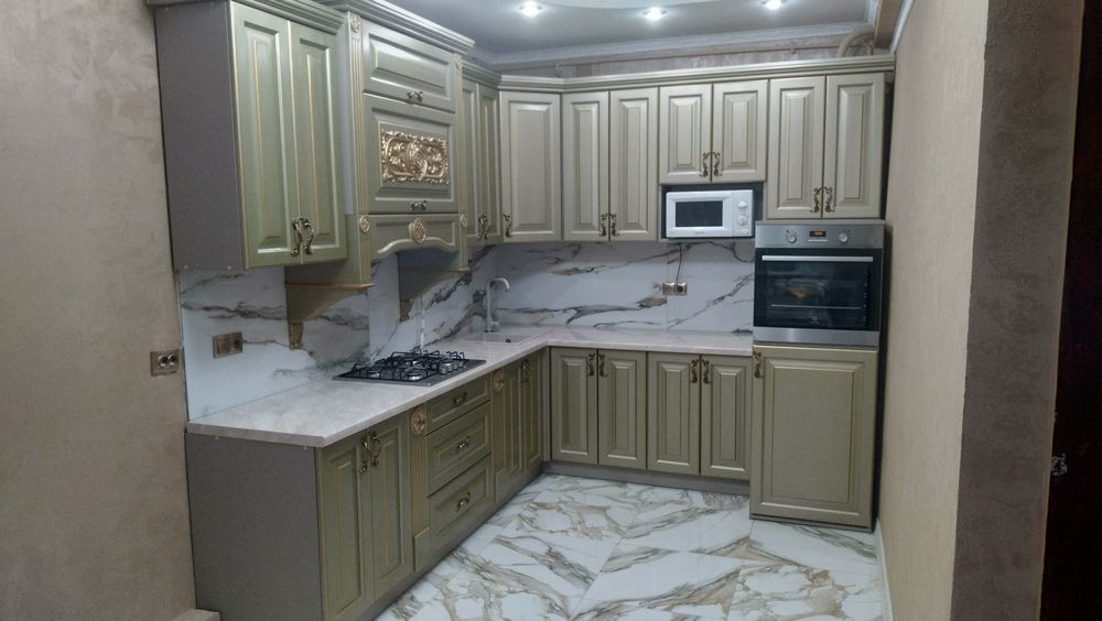 Кухня деревяна дуб,ясень фарбований ціна від 798$ за метр пог.