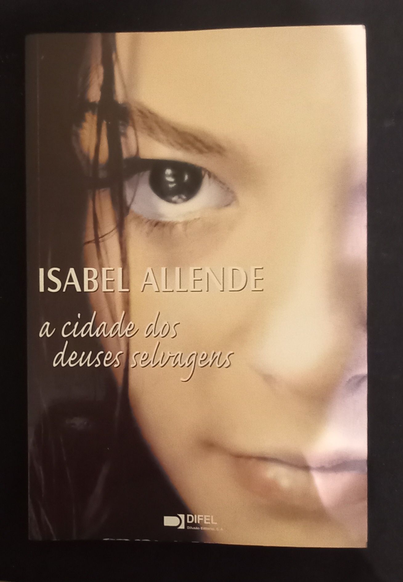 Livro de Isabel Allende, "A cidade dos Deuses Selvagens". PORTES GRÁTI