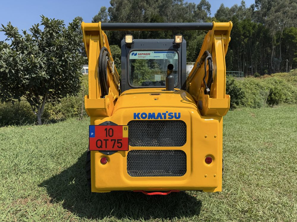Mini Pá Komatsu SK 820