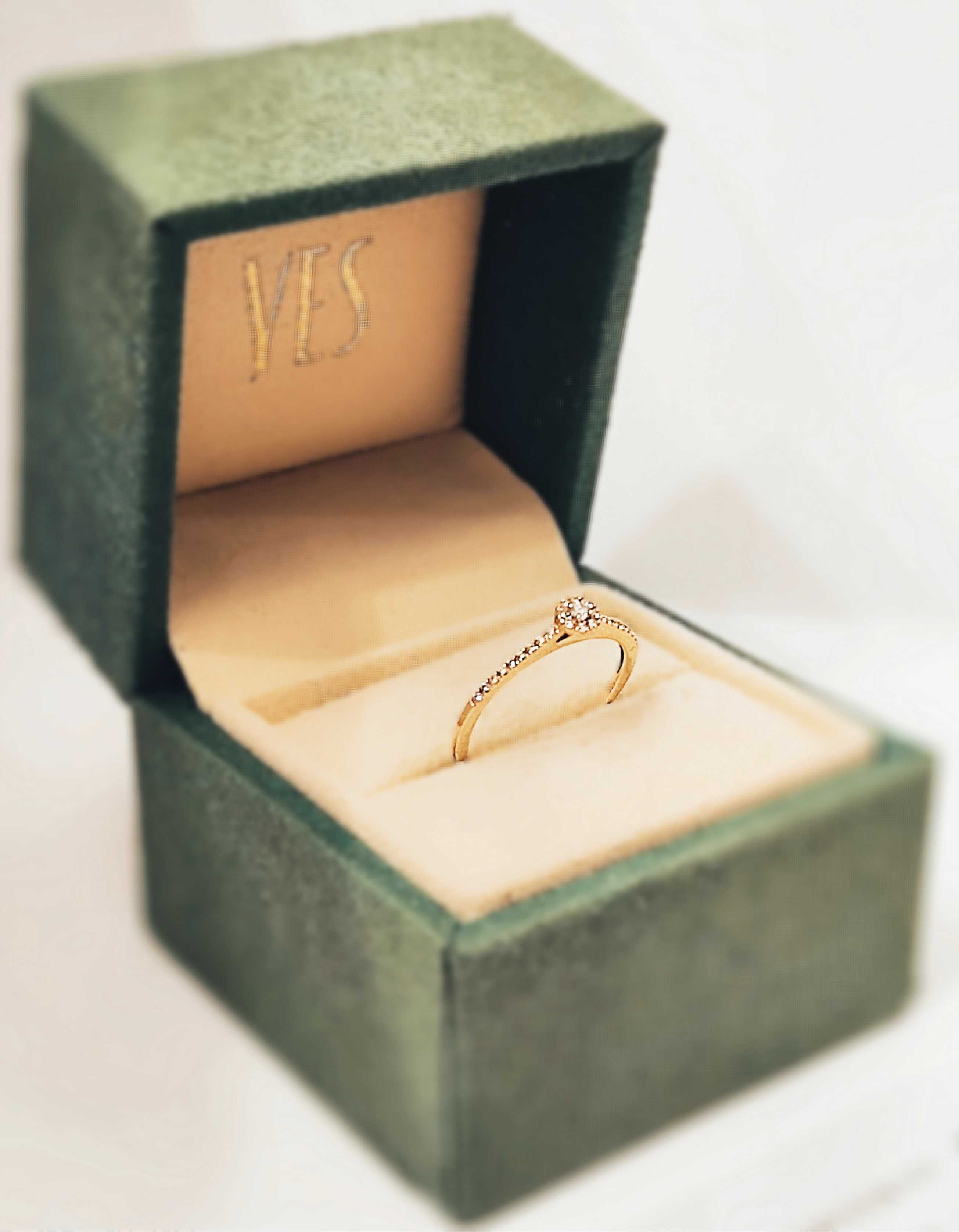Pierścionek złoty z diamentami H/SI - 0,10 ct - Metropolitan