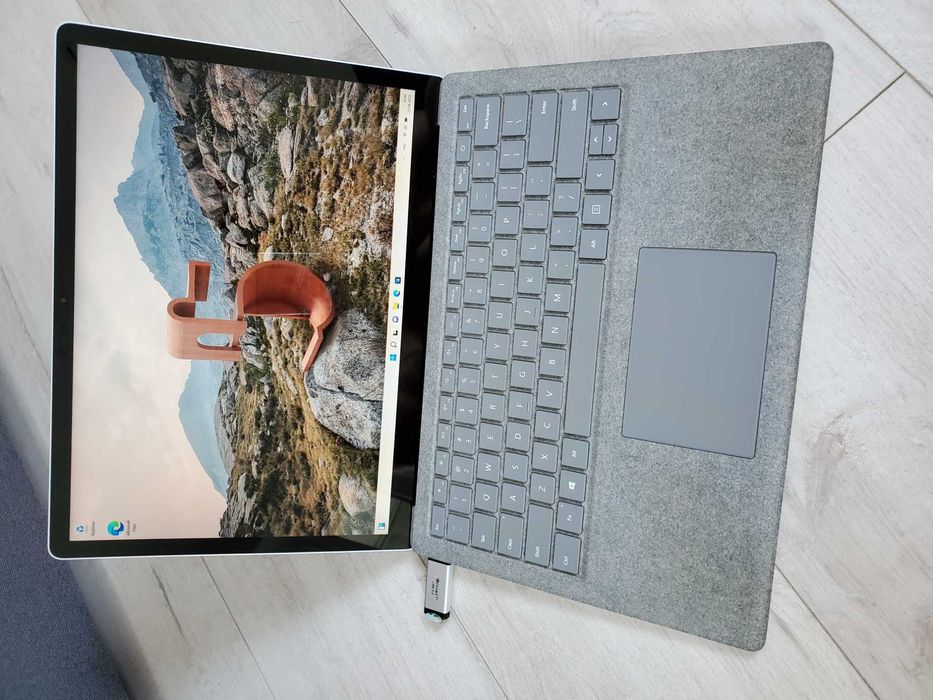 Microsoft Surface Laptop 2 1782 13.5" QHD M3-7Y30 SSD 128Gb RAM 4Gb