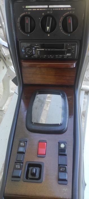 Mercede W123 consola central com madeiras