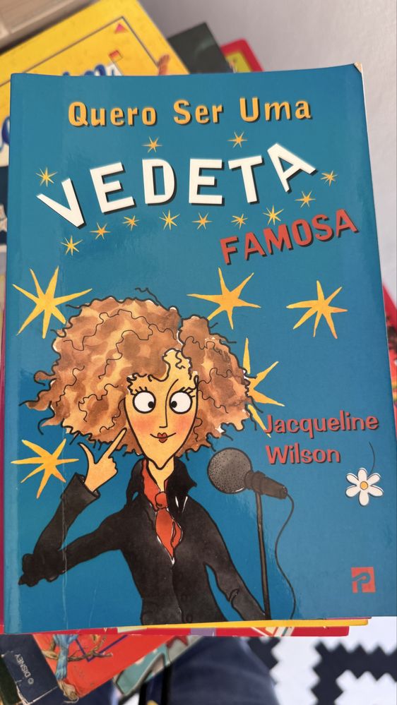 4 livros infanto juvenis Clube das Amigas