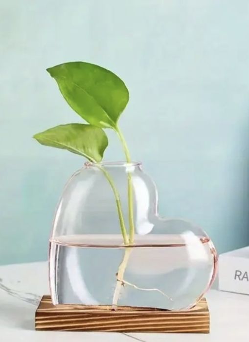 Różowy Szklany Wazon w Kształcie Serca serce z Drewnianą Podstawą