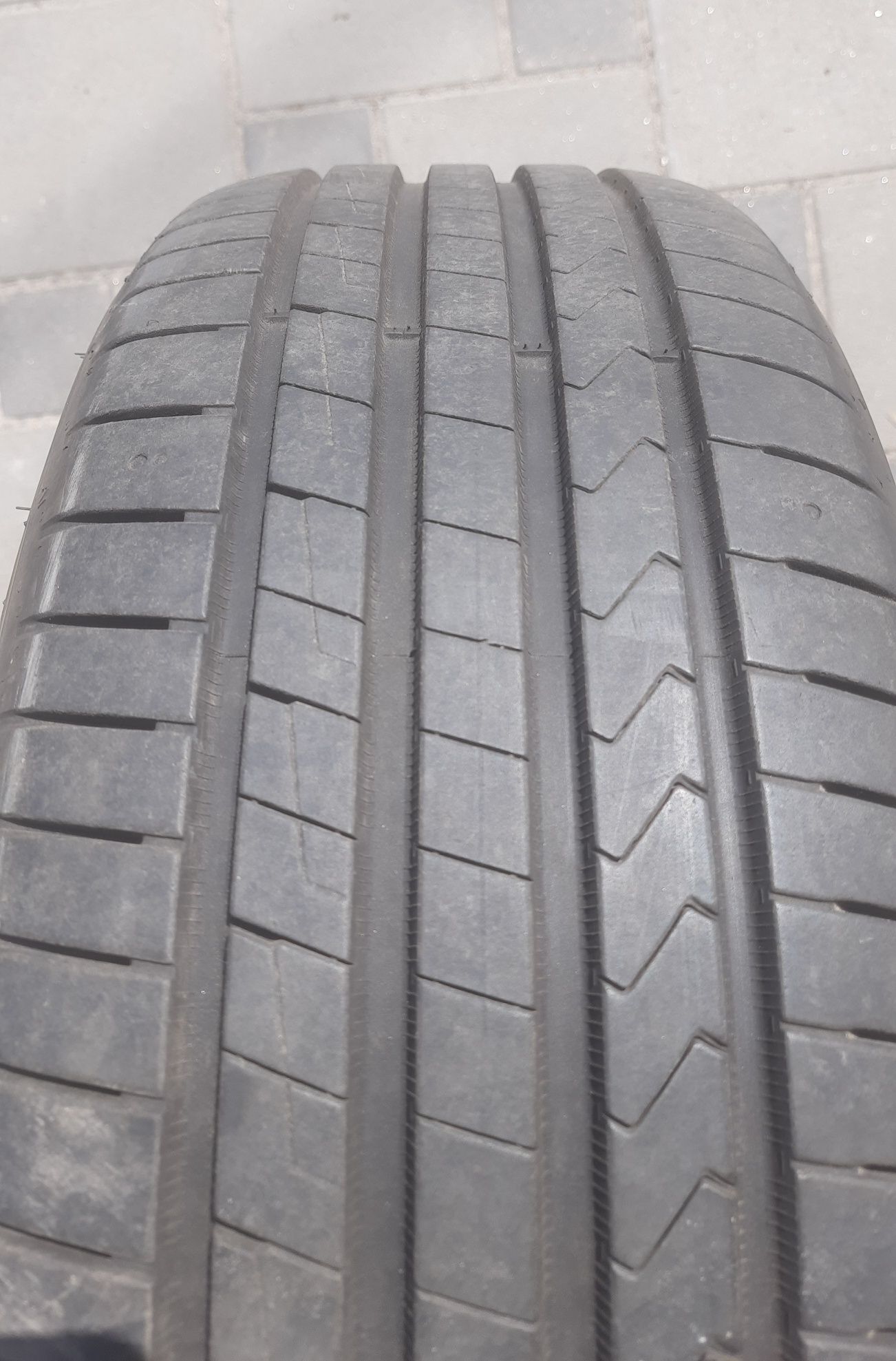 Одна шина 215/55 R17 Hankook