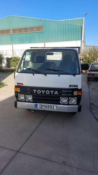 Toyota Dyna 150 em bom estado