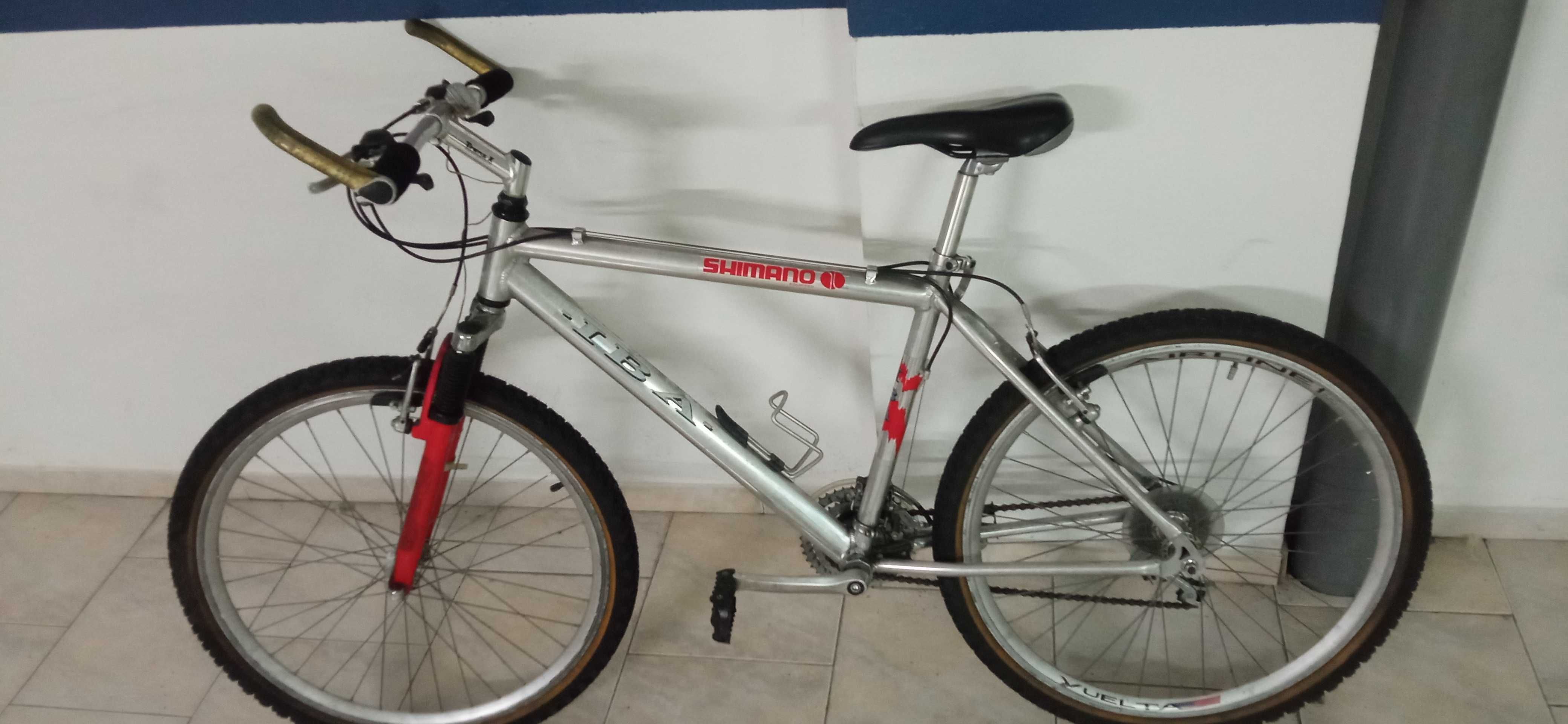Bicicleta IBA/ Shimano impecável