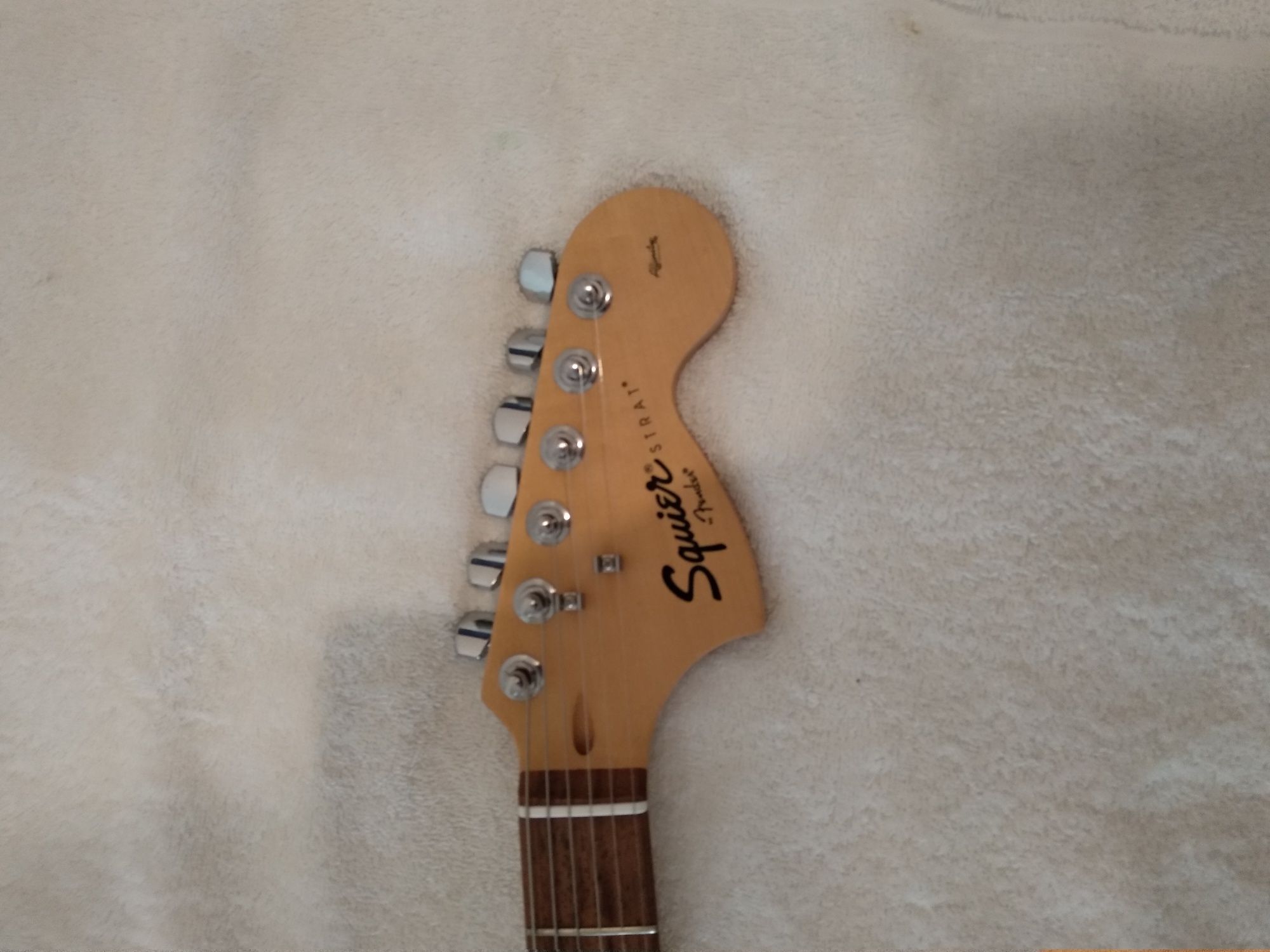 Fender Sguier Strat. 120$