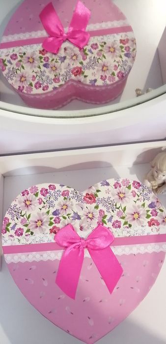 Продам подарункові коробки