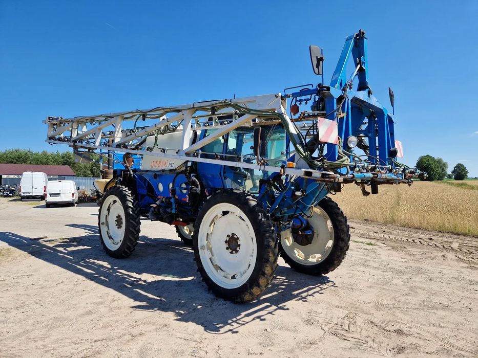 Samojezdny Opryskiwacz MATROT MAESTRIA M44D140 M44 140 C  42 m Ramiona 140 koni Deutz Aluminiowe Lance 84 Sekcje 4400 l Klimatyz