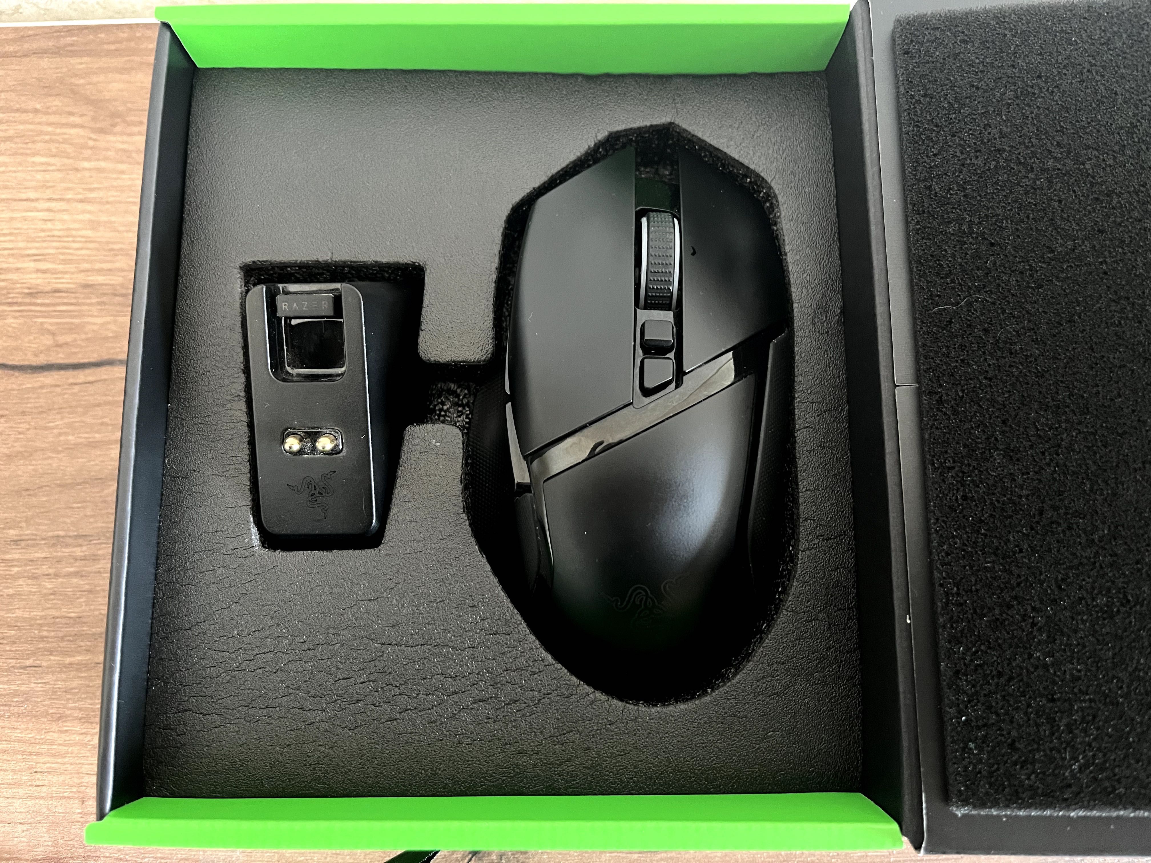 Бездротова ігрова миша із зарядною станцією Razer Basilisk Ultimate