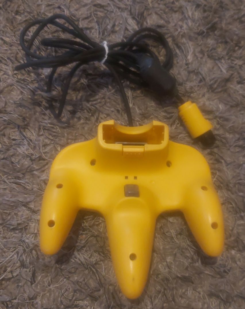 Nintendo 64 comando original amarelo.