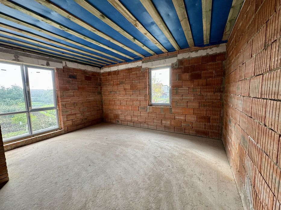 Продаж котеджу у центральній частині міста (Гідропарк)