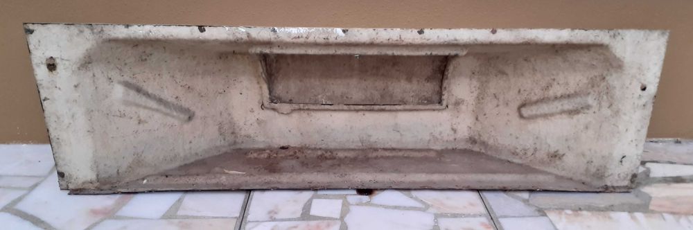 Frente de caixa para atrelado, com tampa e fechadura