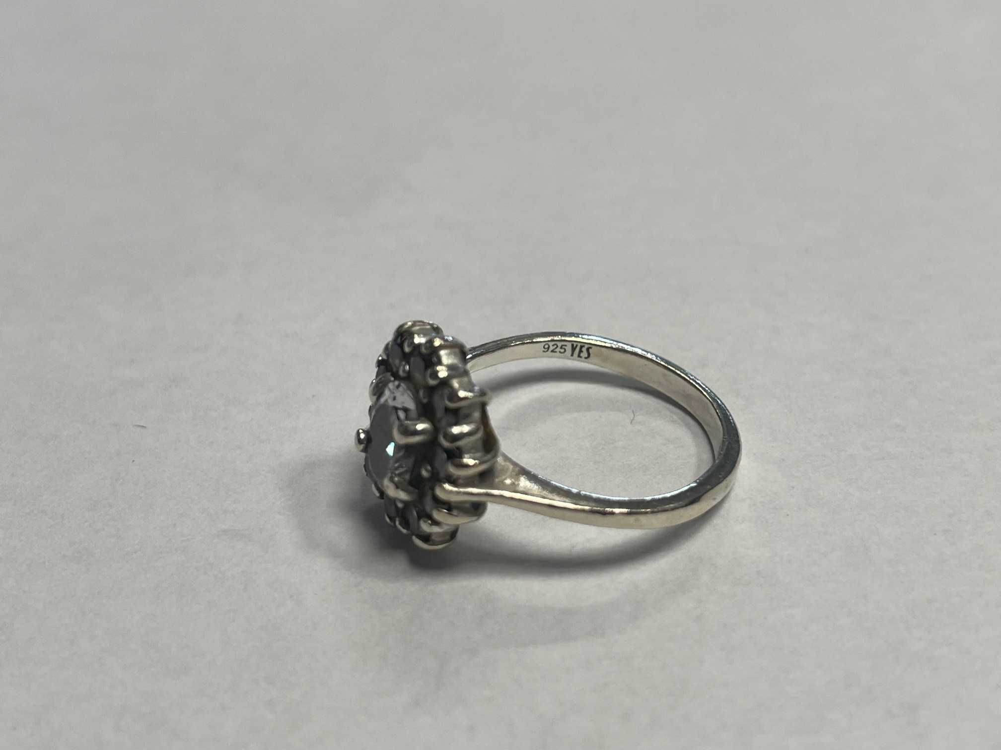 Srebrny pierścionek YES 925, 3,2 gram rozmiar 10